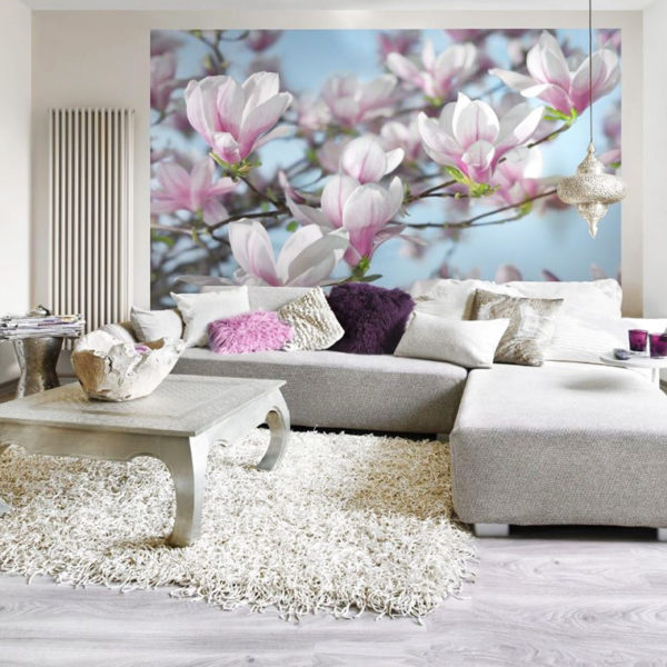 Фото 1 - цветочные фотообои в гостиной подчеркивают эко стиль